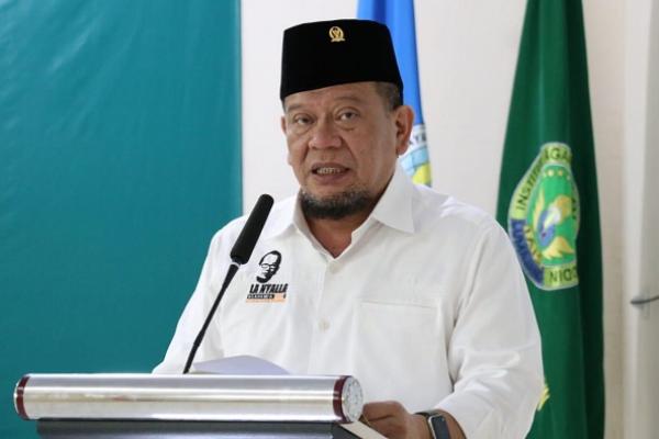 Ketua DPD RI, AA LaNyalla Mahmud Mattalitti mengapresiasi upaya para santri di Jawa Timur menekan penyebaran Covid-19 dengan Gerakan Santri Bermasker.