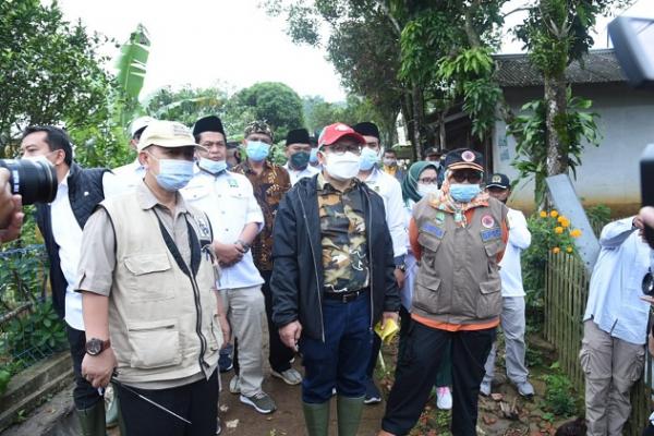 Tiwas Pelaksana Penanganan Bencana DPR RI yang dipimpin Wakil Ketua DPR RI Muhaimin Iskandar memimpin langsung kunjungan ke lokasi bencana alam pergerakan tanah di Kampung Ciherang, Desa Cijangkar, Kecamatan Nyalindung, Kabupaten Sukabumi.