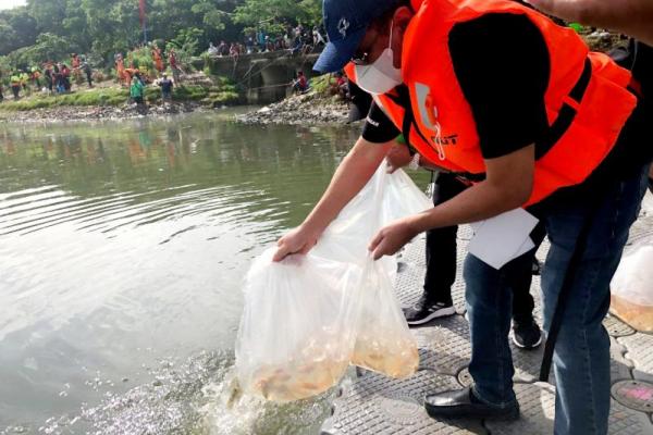 Pak Anies ini harus kita bantu karena kerja tiga tahun ini masih belum kelihatan.