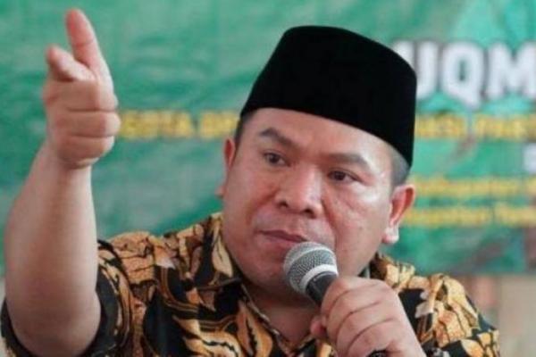 Wakil Ketua Komisi II DPR RI Luqman Hakim meminta Kemendagri untuk menegur pemerintah daerah yang tidak menganggarkan anggaran daerahnya untuk insentif bagi nakes yang menangani pandemi Covid-19.