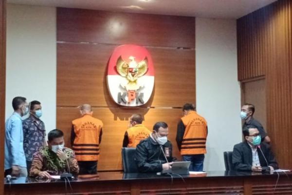 KPK juga menetapkan dua tersangka lainnya.