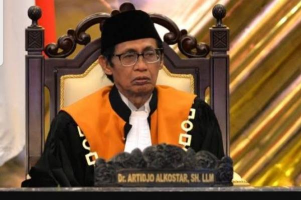 Diberangkatkan dari RS Polri Kramat Jati pada Minggu (28/3) pukul 20.00 WIB