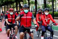 Bawa Onthel Warisan Kakek, Sekjen PDIP Siratkan Pesan Industri Lokal