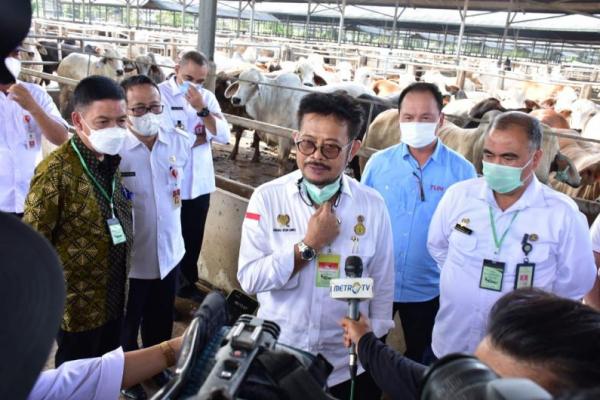 Agenda pertama adalah agenda emergency, yakni mempersiapkan ketersediaan sapi potong menghadapi Puasa Ramadan dan Idul Fitri.