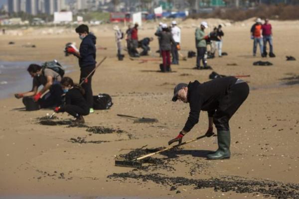 Iran terkait dengan tumpahan minyak baru-baru ini di lepas pantai Israel yang menyebabkan kerusakan ekologi besar. Ia bahkan menyebut insiden tersebut terorisme lingkungan