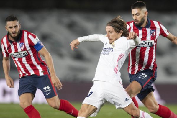 Real Madrid lolos ke perempat final Liga Champions, usai mengalahkan Atalanta dengan skor agregat meyakinkan 4-1.