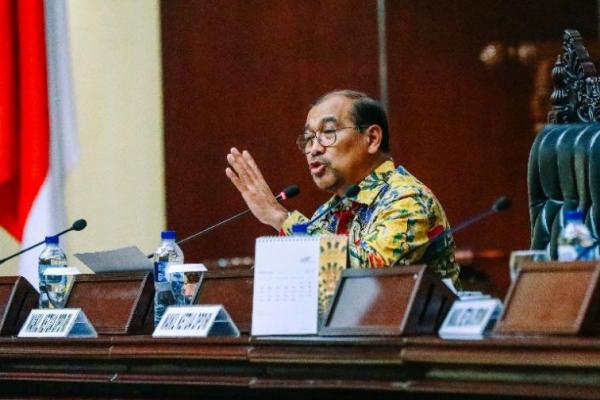 Wakil Ketua DPD RI Nono Sampono menilai penenggelaman kapal ikan asing merupakan pelaksanaan penegakan hukum terhadap pelaku illegal, unreported, unregulated fishing (IUUF), sebagaimana diamanatkan oleh Undang-Undang Perikanan Republik Indonesia. 