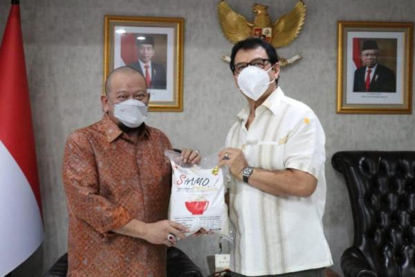 Ketua DPD RI AA LaNyalla Mahmud Mattalitti menyoroti maraknya produknya impor yang masih marak di Indonesia.