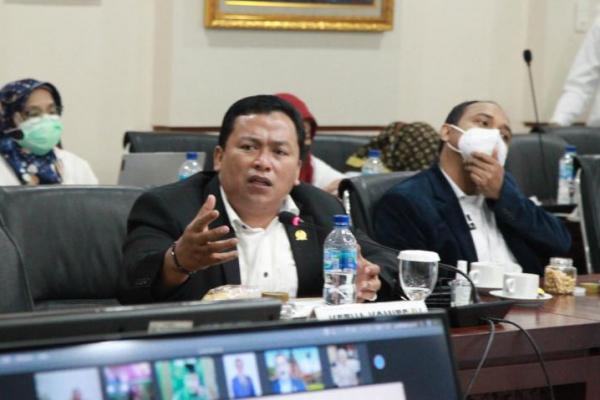 Regulasi tentang bidang usaha penanaman modal mendorong UMKM bisa masuk ke perusahaan-perusahaan besar sehingga bisa mendapatkan akses ke pemasaran.