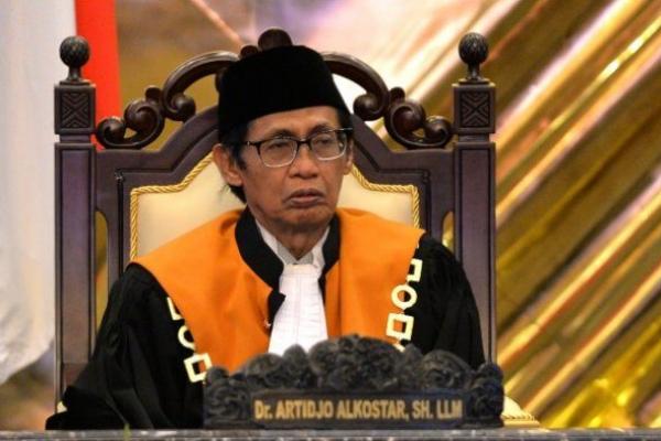 Presiden RI Joko Widodo diminta segera menunjuk pengganti anggota Dewas Komisi Pemberantasan Korupsi (KPK) Artidjo Alkostar yang meninggal pada 28 Februari lalu.