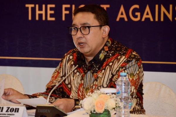 Ketua Badan Kerja Sama Antar-Parlemen (BKSAP) DPR RI, Fadli Zon meyakini perjuangan memberantas korupsi bukan perjuangan seorang diri.