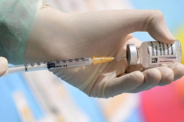 Studi ini mengamati kasus gejala baru COVID-19 antara Desember dan April dan orang yang meninggal dalam 28 hari setelah tes positif dengan status vaksinasi.