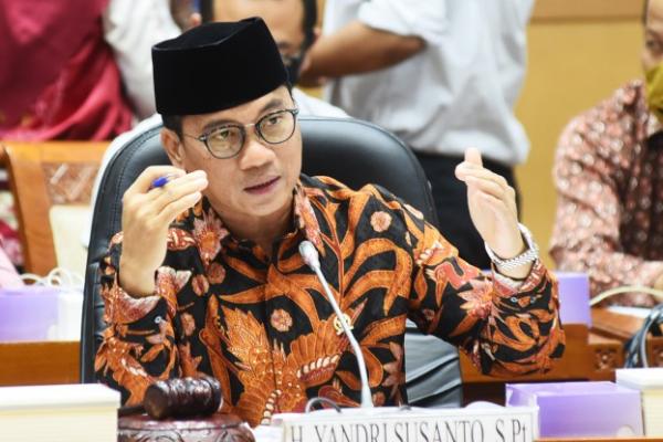 Tim Jaksa Penuntut Umum dari Komisi Pemberantasan Korupsi (KPK) harus ikut melakukan pemeriksaan terhadap politisi PAN, Yandri Susanto dalam perkara dugaan korupsi Bantuan Sosial (Bansos) di Kementerian Sosial (Kemensos).