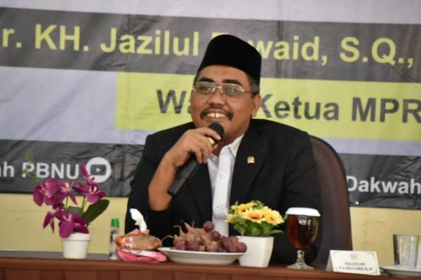 Gus Jazil mengajak peserta untuk menelaah sebagai pembelajaran bagus, pidato pembukaan Hadratussyaikh KH. M. Hasyim Asy’ari ketika Muktamar NU Ke-17 di Madiun Tahun 1947 seputar `menghidupkan kembali perilaku orang-orang mulia`.