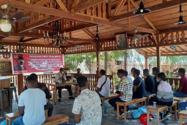 Wakil Ketua DPD RI Nono Sampono melakukan sosialisasi empat pilar di Aula NS, Dusun Kamiri, Desa Hative Besar, Kecamatan Teluk Ambon, Kota Ambon, kemarin.