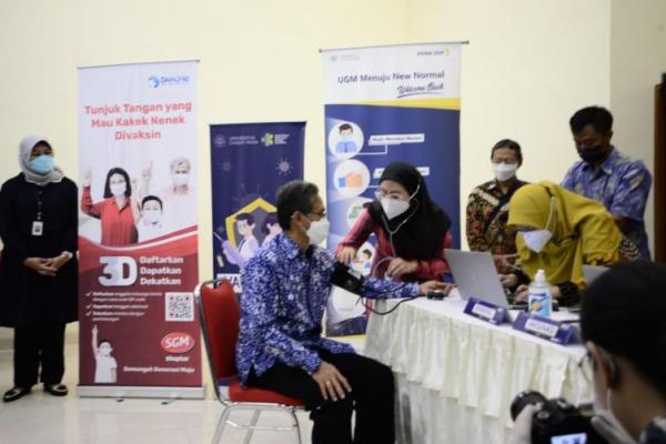 Danone Indonesia melakukan kemitraan dengan Universitas Gadjah Mada (UGM) dalam pelaksanaan program vaksinasi lansia di Kota Yogyakarta.