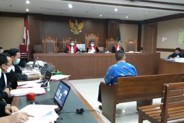 Direktur Utama PT. Tigapilar Argo Utama Ardian Iskandar Maddanatja mengaku ditagih komitmen fee oleh Matheus Joko Santoso.
