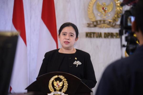 Ketua DPR RI Puan Maharani meminta para menteri Kabinet Indonesia Maju lebih fokus dalam bekerja di tengah banyaknya tantangan terkini.
