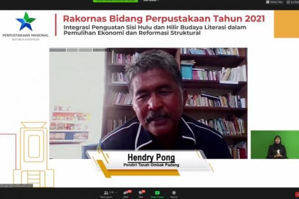 Pendiri Tanah Ombak Padang, Suhendri Pong membuat catatan sendiri dalam kisahnya menguatkan literasi untuk kesejateraan masyarakat sebagai gerakan sosial.