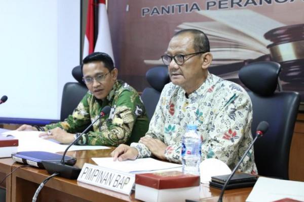 Badan Akuntabilitas Publik (BAP) DPD RI melihat PP Nomor 55 Tahun 2007 menciptakan persoalan Kementerian Agama dalam menyelesaikan sertifikasi Guru Pendidikan Agama Islam (GPAI). Hal ini tidak lepas dari persoalan kebijakan pemisahan kewenangan pengelolaan Guru Pendidikan Agama di sekolah.