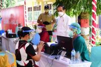 Presiden Jokowi Ngecek Vaksinasi Sampai ke Pelosok Halmahera Utara