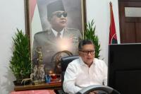 Perjuangkan Kedaulatan Pangan, Sekjen PDIP Pakai Baju Putih Ala Jokowi