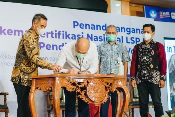 Kementerian Pendidikan dan Kebudayaan (Kemdikbud) dan Badan Nasional Sertifikasi Profesi (BNSP) menandatangani 149 skema sertifikasi kompetensi bagi mahasiswa vokasi.