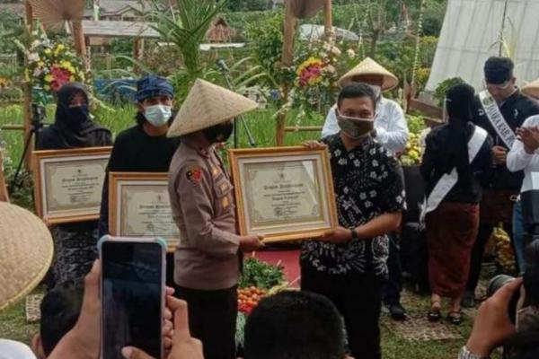 Mereka (petani milenial) diharapkan mampu menarik minat generasi muda untuk menekuni usaha dibidang pertanian.