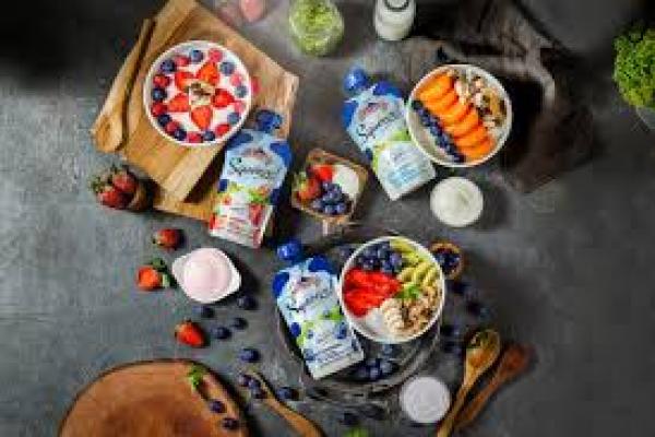 Cimory berikan inovasi berupa cara baru menikmati Cimory Yogurt Squeeze dalam kemasan yang lebih mudah untuk digenggam, rasa yang enak, dan bernutrisi dalam kemasan pouch dengan 6 varian rasa.