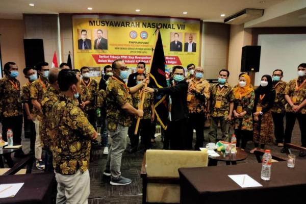 Merekomendasikan Yorrys Raweyai untuk kembali menjadi Ketua Umum Konfederasi Serikat Pekerja Selurh Indonesia (KSPSI).