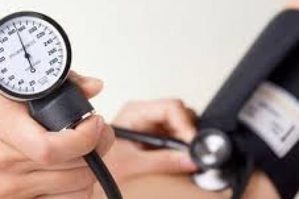 selama ini tekanan darah tinggi dapat diatasi dengan perubahan pola makan atau konsumsi obat obatan penurun tekanan darah.