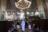 Lawan Covid-19, Tunisia Larang Salat Terawih di Masjid
