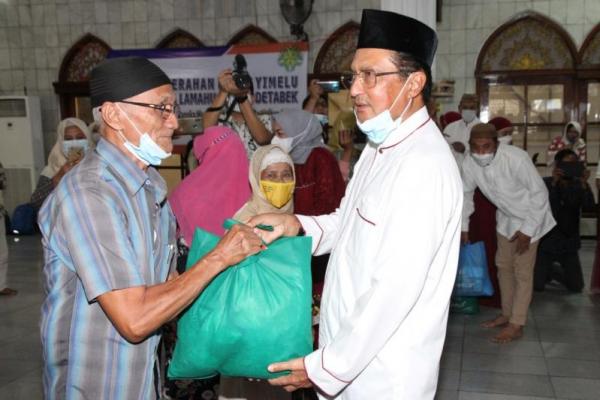 Kebiasaan masyarakat Gorontalo kalau menyambut Ramadhan disebut Yimelu. Artinya, mengumpulkan sesuatu yang dilakukan bersama-sama kemudian diberikan kepada orang-orang dhuafa dan pantas menerima.