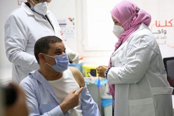 Pemerintah persatuan baru Libya meluncurkan program vaksinasi COVID-19 yang telah lama tertunda pada hari Minggu setelah menerima sekitar 160.000 dosis vaksin selama seminggu terakhir,