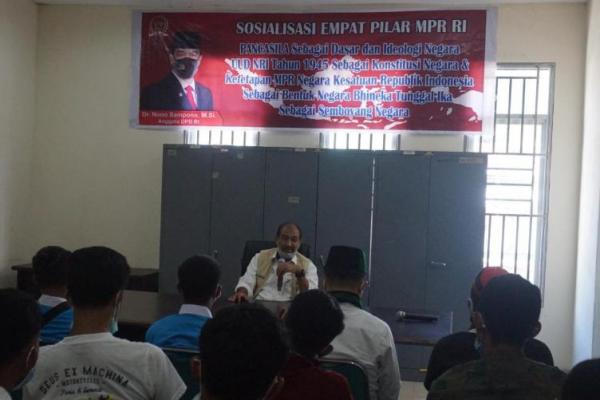 Wakil Ketua DPD RI Nono Sampono berharap KNPI menjadi panutan bagi pemuda-pemudi Indonesia dalam menjaga dan mengamalkan ideologi bangsa. 