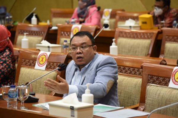 Kalangan dewan masih menunggu penjelasan pemerintah terkait rencana Pemberlakuan Pembatasan Kegiatan Masyarakat (PPKM) Darurat.  Pemerintah juga diminta memberikan penjelasan terkait definisi ini.