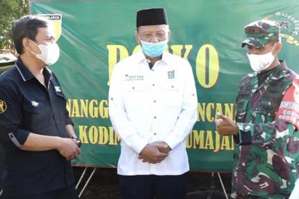 Anggota Komisi I DPR RI Dapil Jatim IV dari fraksi PKB, Drs. HM. Syaiful Bahri Anshori memberikan bantuan pada korban bencana gempa di Kabupaten Lumajang.