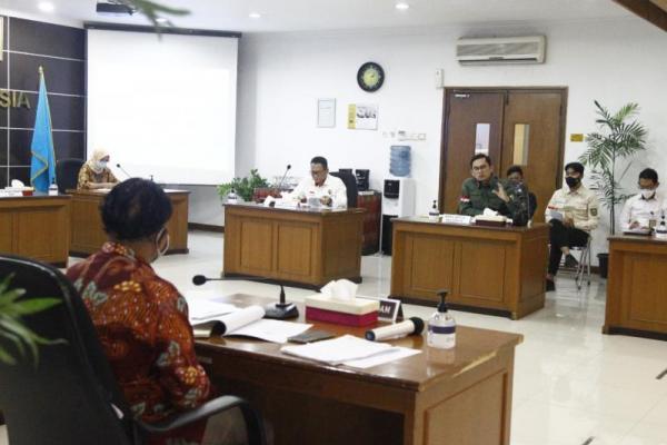 Rapat yag berlangsung di kantor Komnas HAM RI itu membahas penanganan kasus dugaan perusakan dan pencemaran Pantai Matras-Pesaren akibat tambang timah di Kabupaten Bangka Provinsi Kepulauan Bangka Belitung.
