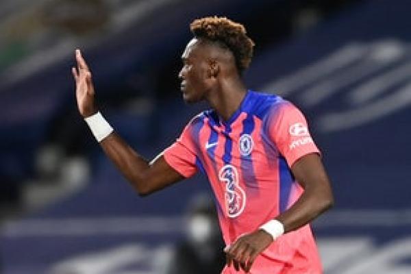 Striker Chelsea Tammy Abraham dilaporkan telah menyetujui persyaratan pribadi dengan Arsenal meskipun dikaitkan dengan kepindahan ke Roma.