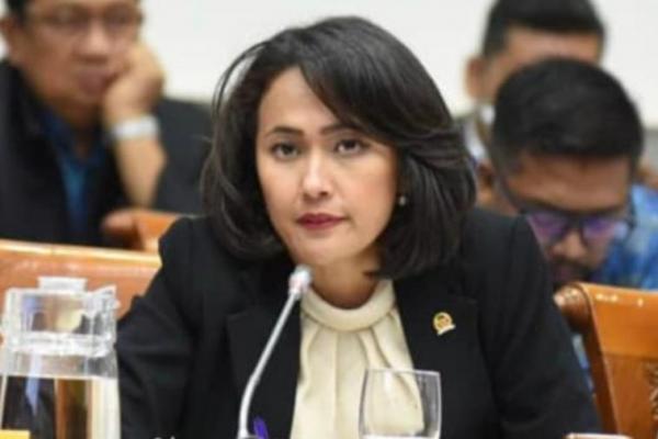 Presiden saya rasa punya sikap dan arahan jelas terkait ini. Beliau minta agar ini dipercepat dan kami di DPR tentu punya semangat yang sama. Selain proses perbaikan dipercepat, Presiden juga punya sikap jelas mengenai substansi putusan MK bahwa seluruh aturan pelaksanaan UU Cipta Kerja tetap berjalan.