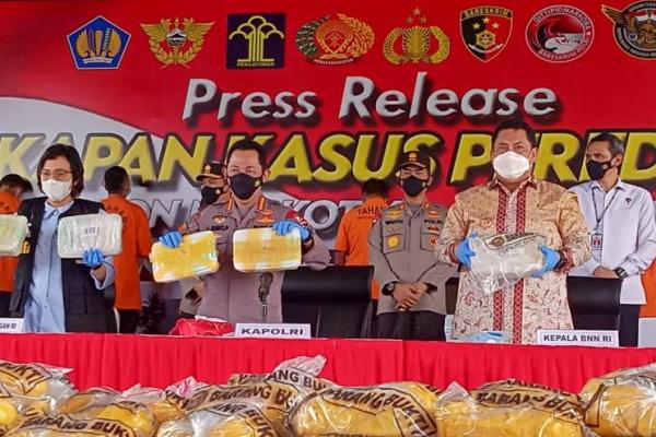 Polri membongkarperedaran sabu seberat 1,2 Ton atau senilai 1,2 Triliun. 