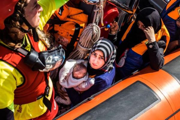 kapal pencari dan penyelamatnya menyelamatkan lebih dari 230 migran dari dua perahu karet di lepas pantai Libya pada Selasa