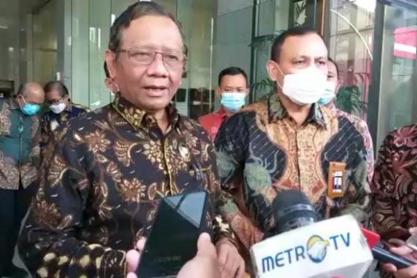 Mahfud mengatakan, kedatangannya bersama Satuan Tugas Penanganan Hak Tagih Dana BLBI diterima oleh Ketua KPK Firli Bahuri beserta jajarannya.