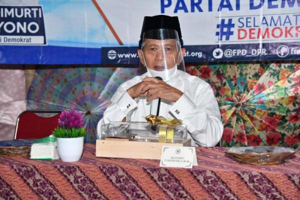 Syarief berharap rakyat mendukung upaya-upaya tersebut dengan mematuhi prokes seperti selalu memakai masker terutama di luar rumah, menjaga jarak, selalu mencuci tangan, menjaga kesehatan pribadi dan keluarga dan mengikuti program vaksinasi.