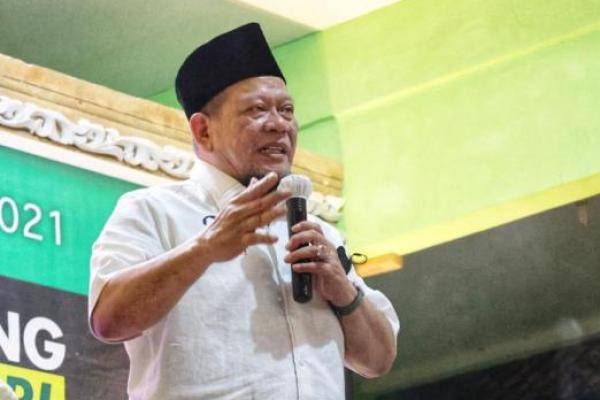 Ketua DPD RI, AA LaNyalla Mahmud Mattalitti, melakukan Safari Ramadhan ke Pondok Pesantren Al-Husainy, Serpong, Banten, Kamis (29/4) malam. Kepada para habib, kiai dan santri serta tokoh masyarakat yang hadir, LaNyalla minta didoakan agar dapat mengemban amanah dari rakyat Indonesia.