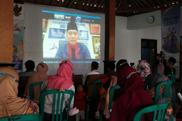 Ketua Fraksi Partai Demokrat DPR RI, Edhie Baskoro Yudhoyono menggelar Kegiatan Bakti Sosial dan Sosialisasi 4 Pilar di dua lokasi sekaligus, yakni Balai Desa Kartoharjo, Magetan; dan Balai Desa Trisono, Ponorogo, Sabtu (1/5).