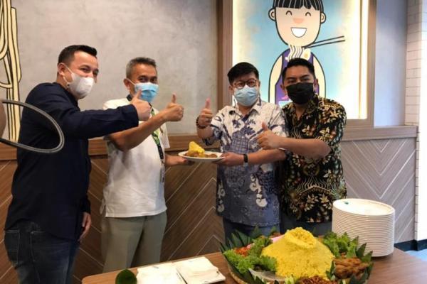 Penikmat kuliner khususnya penggemar mie, ada yang super halal ni di Kota Bandung.