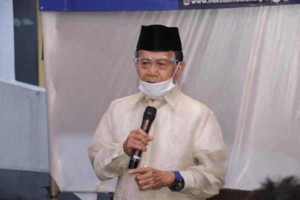 Pemerintah harusnya memberikan teladan yang baik kepada masyarakat sehingga masyarakat percaya dan mengikuti kebijakan pelarangan mudik ini.