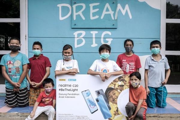 Realme C20 akan dibagikan kepada anak-anak di daerah terpencil yang belum banyak dijangkau bantuan, seperti di Banda Aceh, Flores, Palu dan Meulaboh.