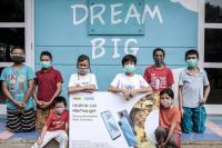 Bagikan Smartphone Gratis, Realme Bantu Pendidikan Anak-anak Indonesia